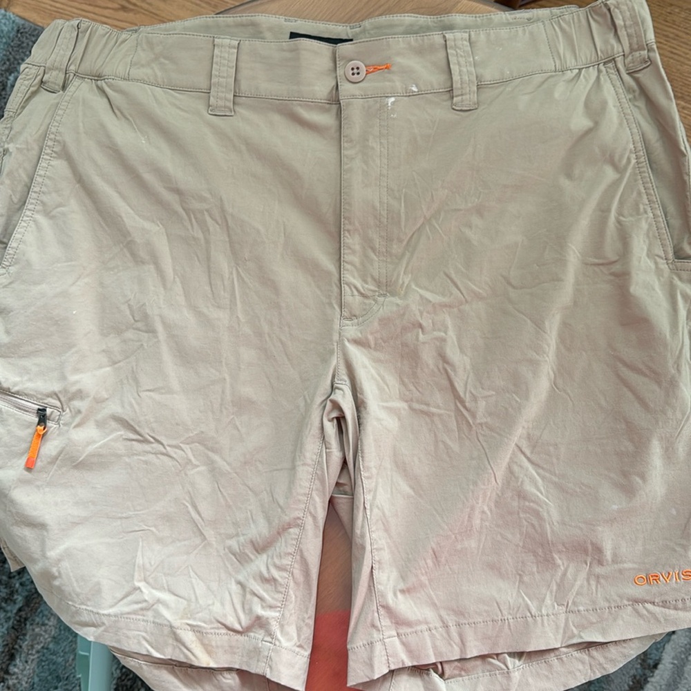 Men’s tan Orvis XL shorts